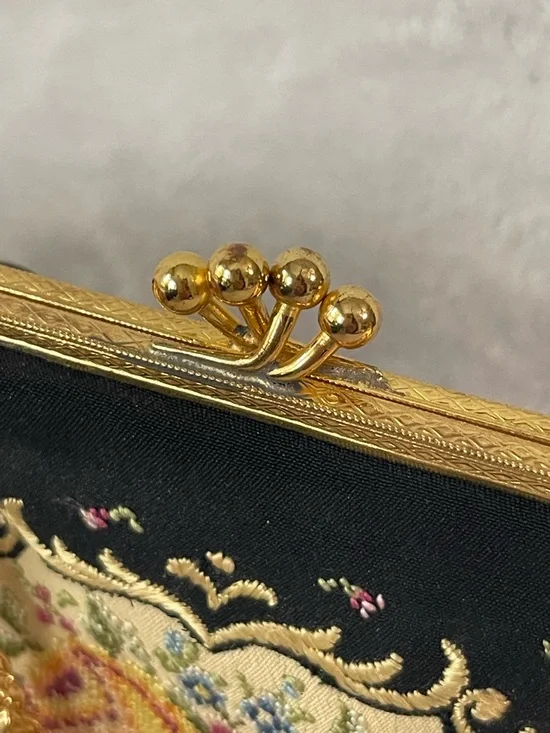 Amazing vintage embroidered tapestry purse, mini gold chain - Picture 10 of 13